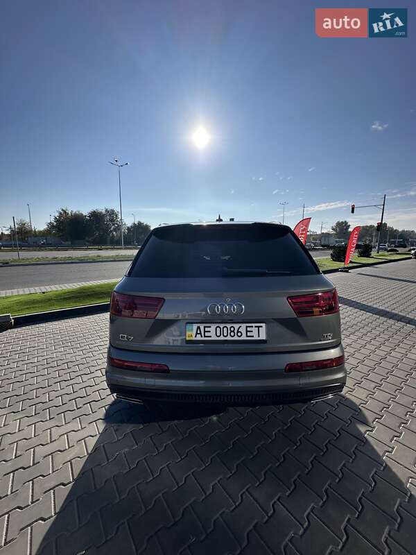 Внедорожник / Кроссовер Audi Q7 2017 в Днепре