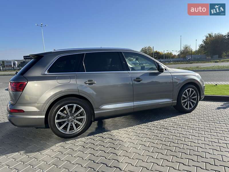 Внедорожник / Кроссовер Audi Q7 2017 в Днепре