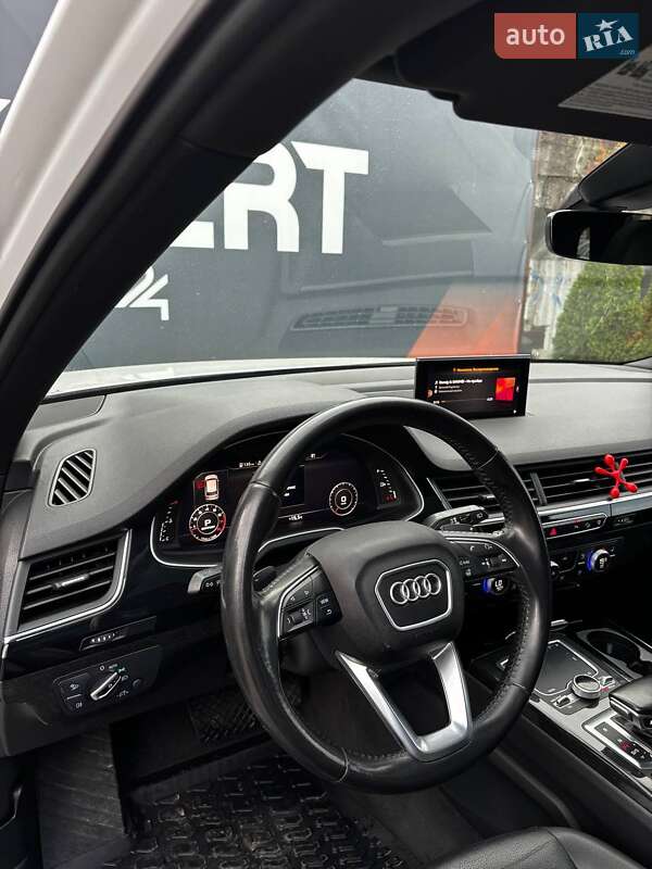 Внедорожник / Кроссовер Audi Q7 2016 в Киеве