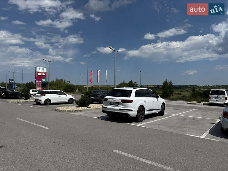 Позашляховик / Кросовер Audi Q7 2016 в Львові