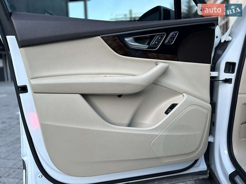Позашляховик / Кросовер Audi Q7 2016 в Львові