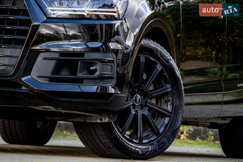 Позашляховик / Кросовер Audi Q7 2017 в Львові