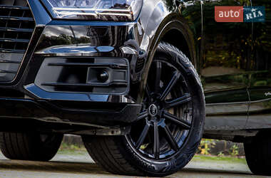 Позашляховик / Кросовер Audi Q7 2017 в  фото 13 Позашляховик / Кросовер Audi Q7 2017 в
