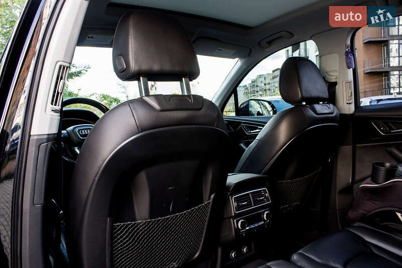 Позашляховик / Кросовер Audi Q7 2017 в Львові