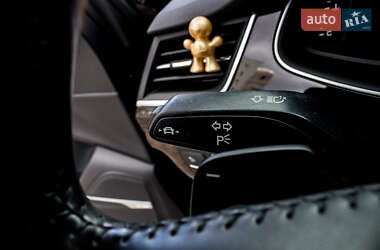 Позашляховик / Кросовер Audi Q7 2017 в  фото 69 Позашляховик / Кросовер Audi Q7 2017 в