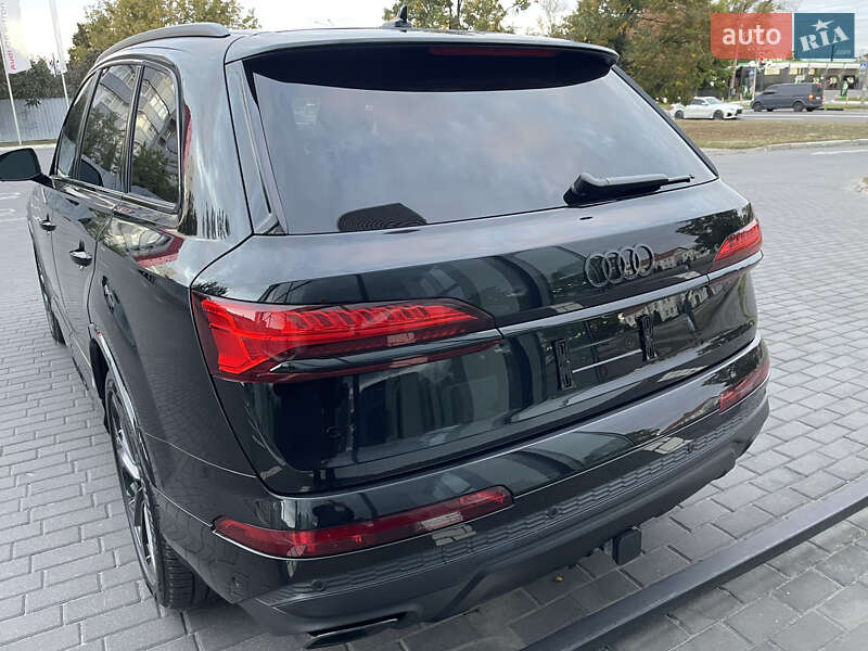 Позашляховик / Кросовер Audi Q7 2024 в Ужгороді