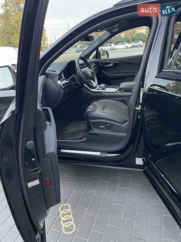 Позашляховик / Кросовер Audi Q7 2024 в Ужгороді