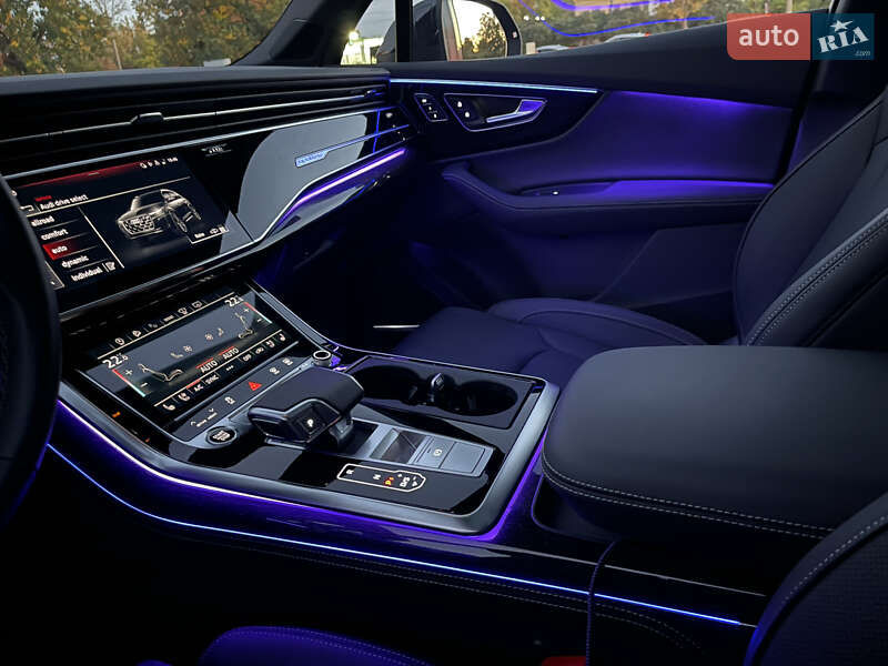 Позашляховик / Кросовер Audi Q7 2024 в Ужгороді