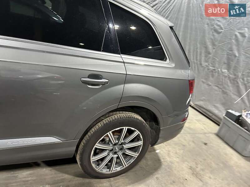 Внедорожник / Кроссовер Audi Q7 2017 в Киеве