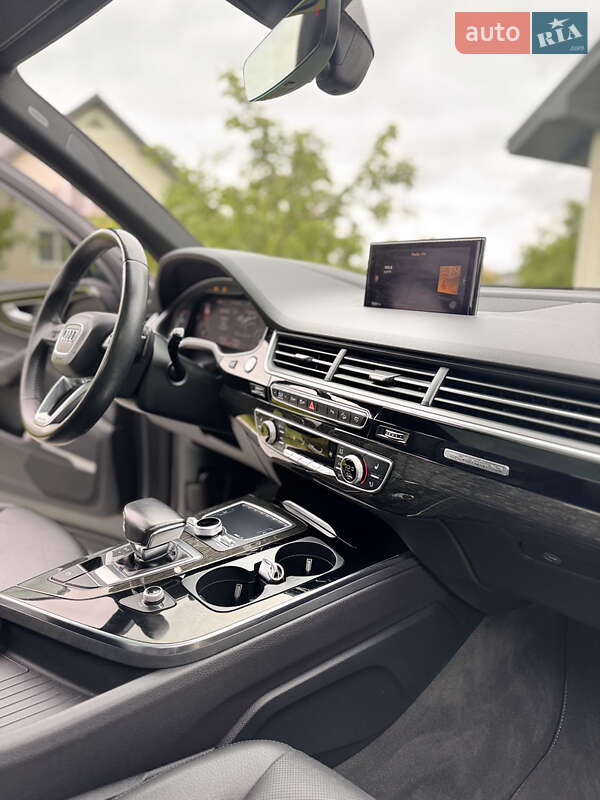 Внедорожник / Кроссовер Audi Q7 2017 в Богородчанах