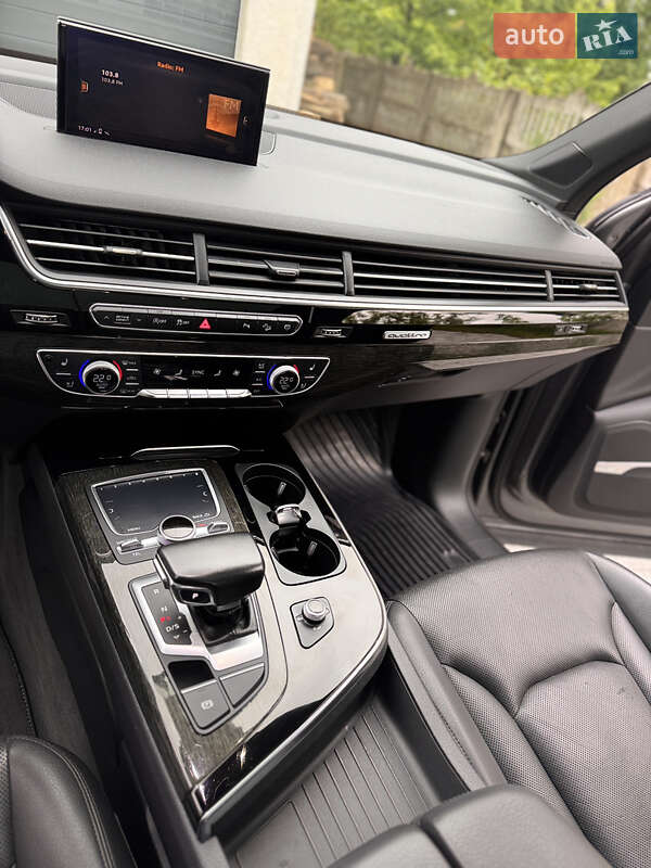 Внедорожник / Кроссовер Audi Q7 2017 в Богородчанах