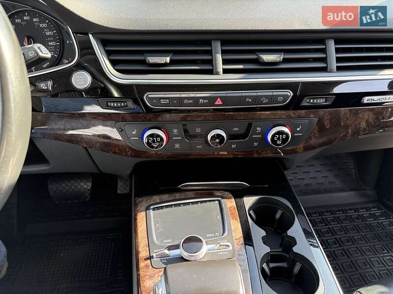 Позашляховик / Кросовер Audi Q7 2018 в Луцьку