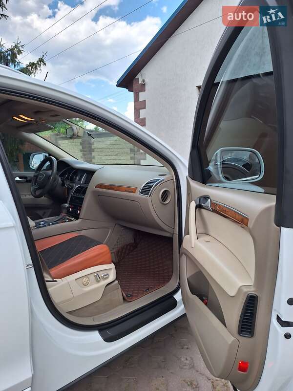 Внедорожник / Кроссовер Audi Q7 2015 в Липовой Долине