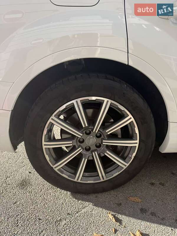 Позашляховик / Кросовер Audi Q7 2016 в Києві фото 12 Позашляховик / Кросовер Audi Q7 2016 в Києві