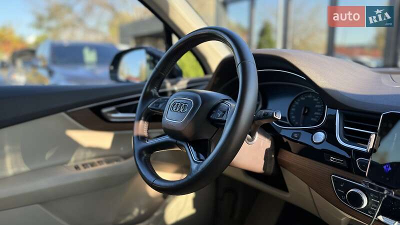 Позашляховик / Кросовер Audi Q7 2016 в Києві