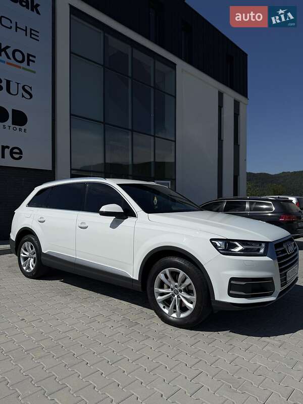 Внедорожник / Кроссовер Audi Q7 2016 в Хусте