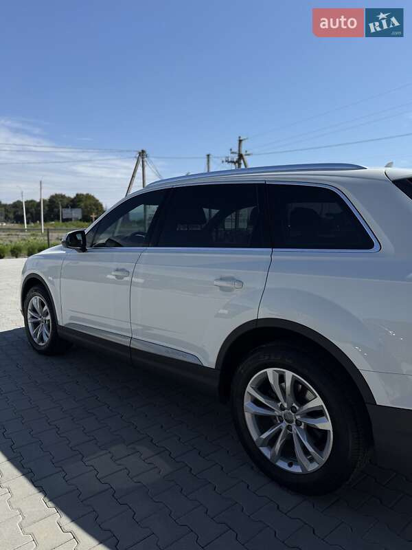 Внедорожник / Кроссовер Audi Q7 2016 в Хусте