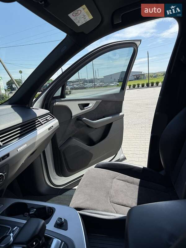 Внедорожник / Кроссовер Audi Q7 2016 в Хусте