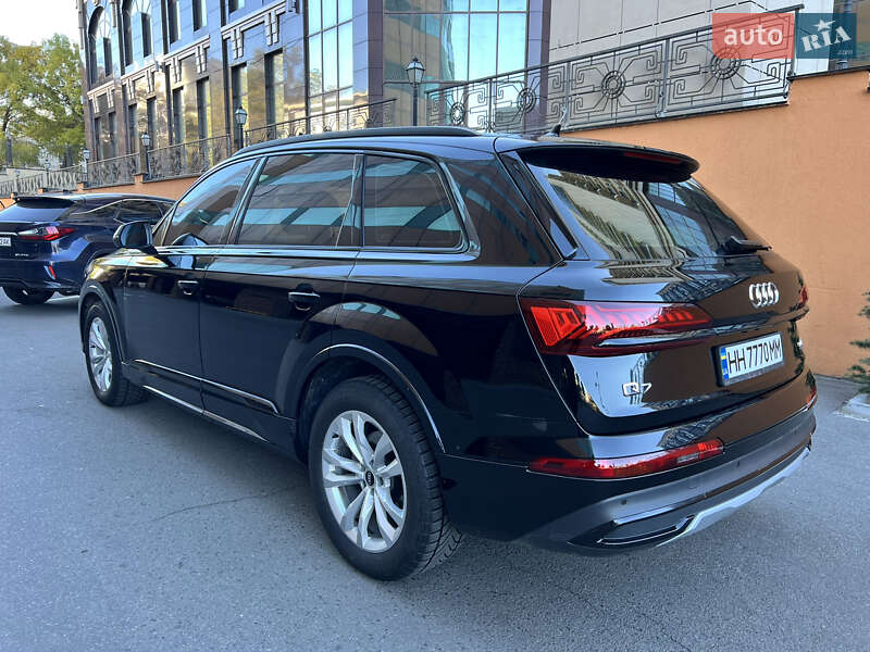 Позашляховик / Кросовер Audi Q7 2020 в Благовіщенську