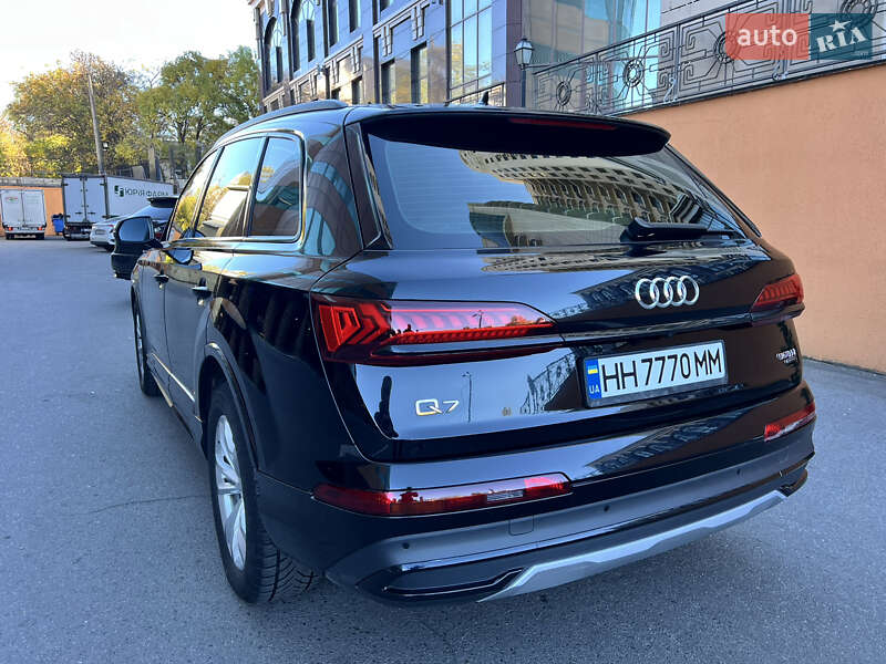 Позашляховик / Кросовер Audi Q7 2020 в Благовіщенську