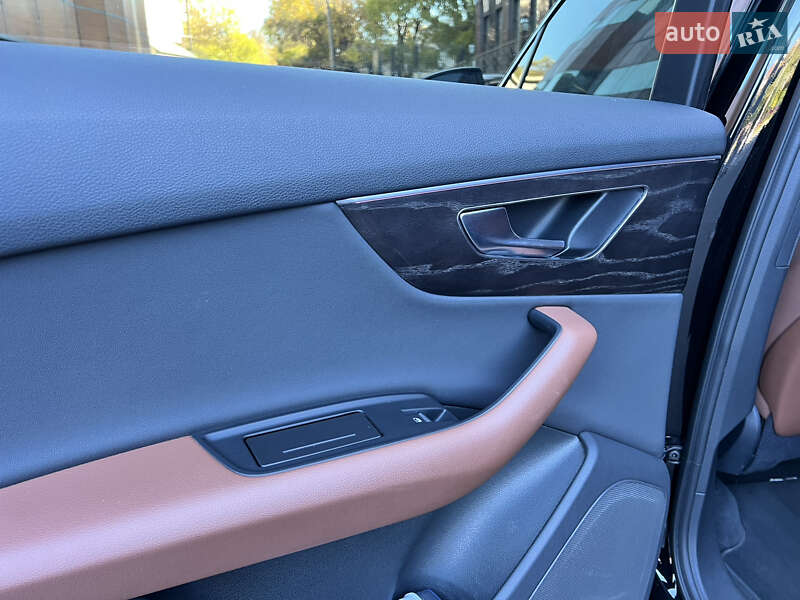 Позашляховик / Кросовер Audi Q7 2020 в Благовіщенську