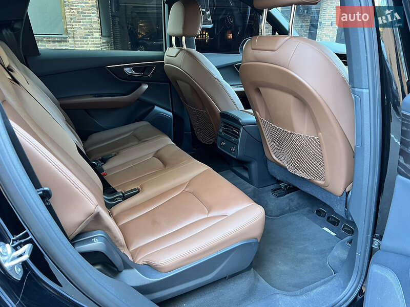 Позашляховик / Кросовер Audi Q7 2020 в Благовіщенську