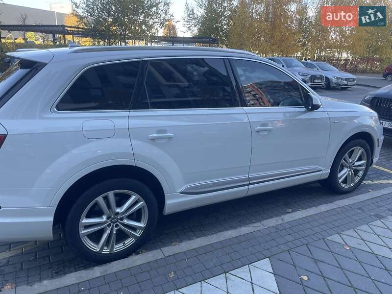 Позашляховик / Кросовер Audi Q7 2017 в Києві