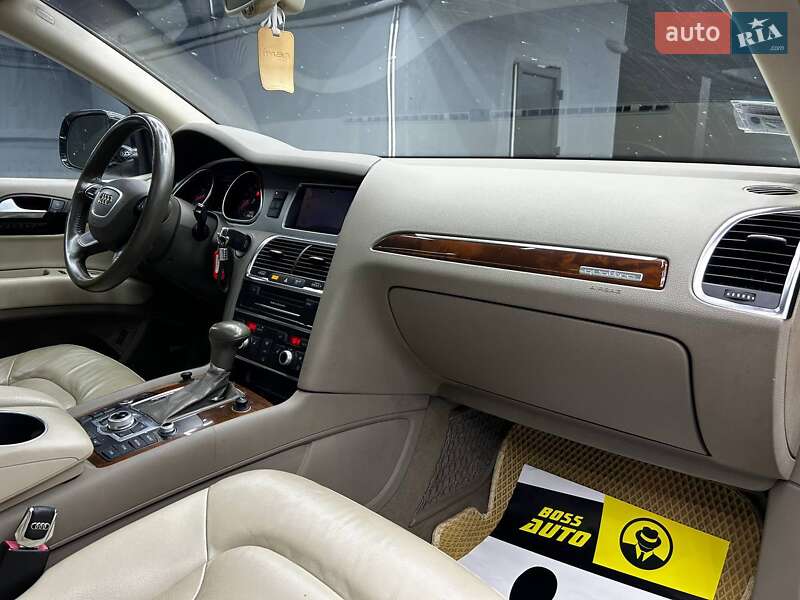 Позашляховик / Кросовер Audi Q7 2013 в Чернівцях