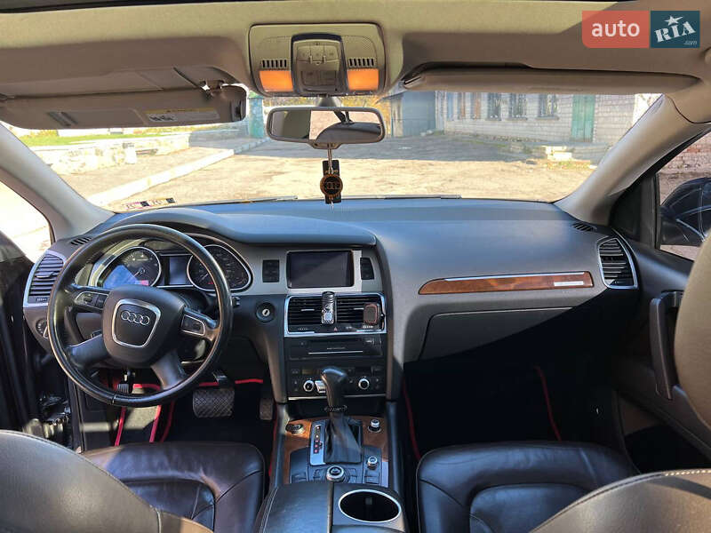 Внедорожник / Кроссовер Audi Q7 2010 в Обухове