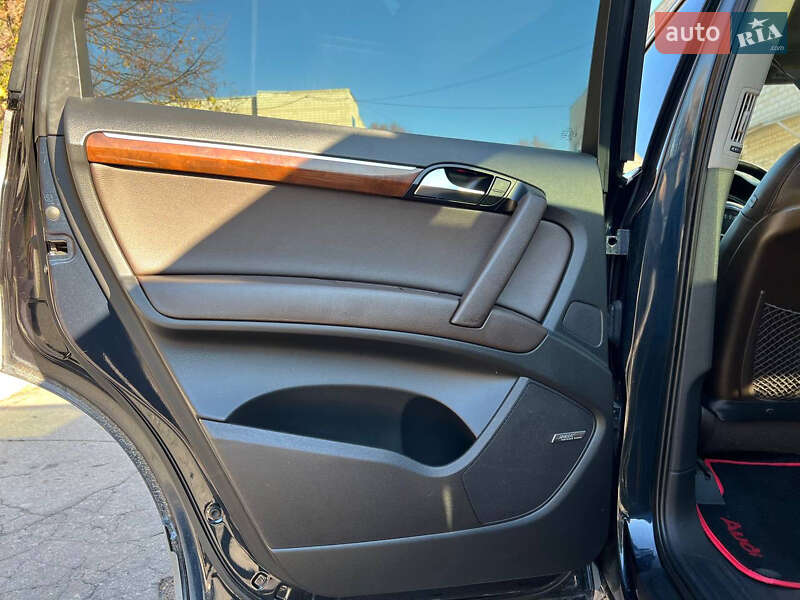 Внедорожник / Кроссовер Audi Q7 2010 в Обухове