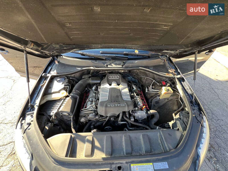 Внедорожник / Кроссовер Audi Q7 2010 в Обухове