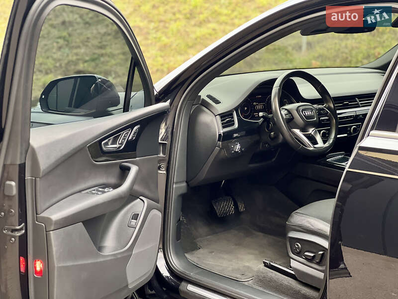 Внедорожник / Кроссовер Audi Q7 2016 в Ровно