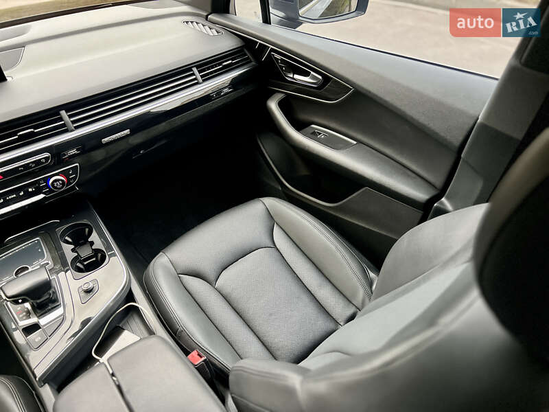 Внедорожник / Кроссовер Audi Q7 2016 в Ровно