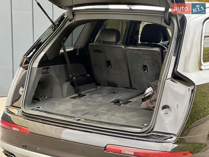 Внедорожник / Кроссовер Audi Q7 2016 в Ровно