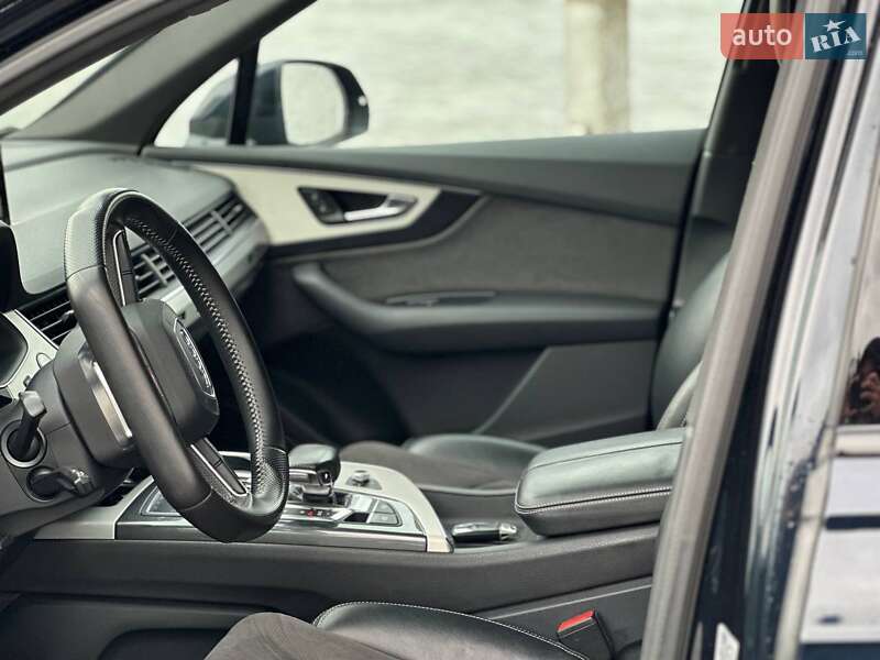 Внедорожник / Кроссовер Audi Q7 2017 в Ровно