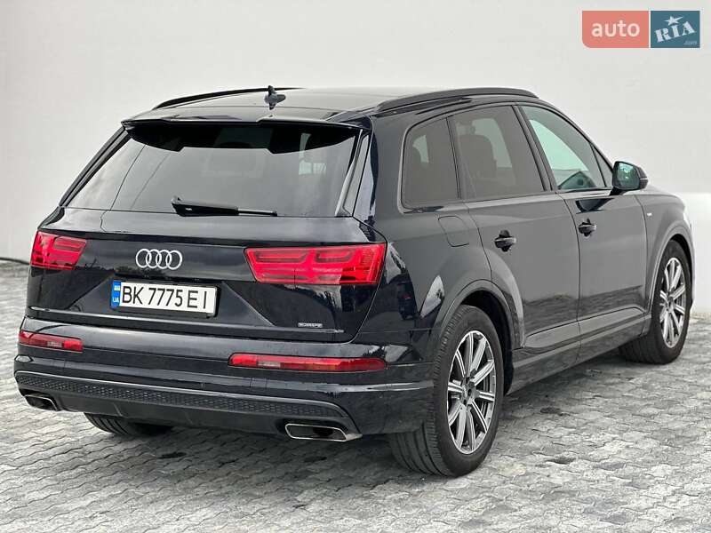 Внедорожник / Кроссовер Audi Q7 2017 в Ровно
