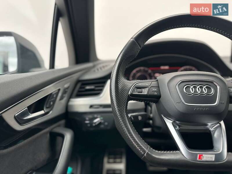 Внедорожник / Кроссовер Audi Q7 2017 в Ровно