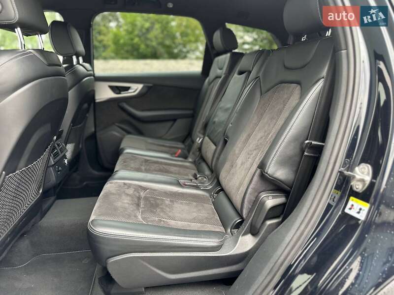 Внедорожник / Кроссовер Audi Q7 2017 в Ровно