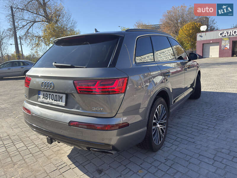 Позашляховик / Кросовер Audi Q7 2015 в Запоріжжі