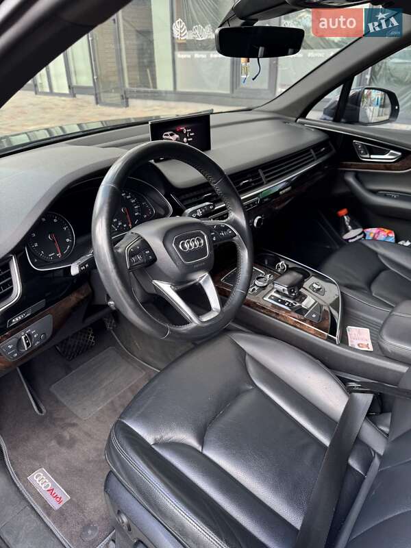Внедорожник / Кроссовер Audi Q7 2017 в Сарнах