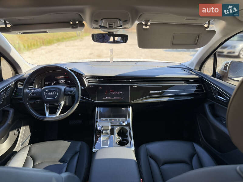 Позашляховик / Кросовер Audi Q7 2020 в Новояворівську