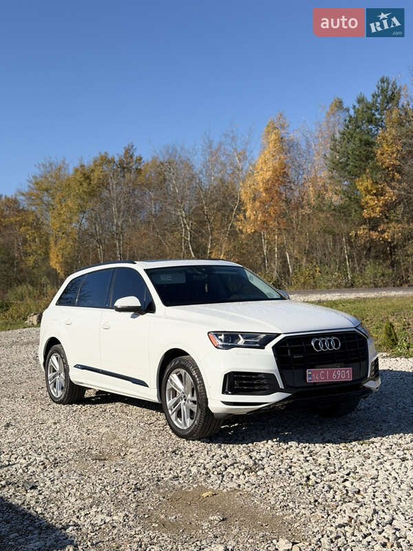 Позашляховик / Кросовер Audi Q7 2020 в Новояворівську