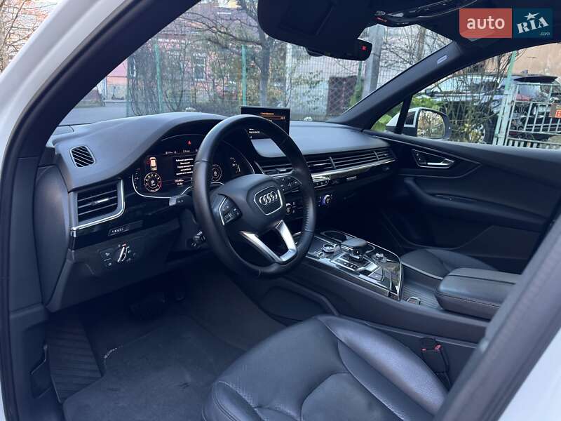 Внедорожник / Кроссовер Audi Q7 2017 в Черновцах