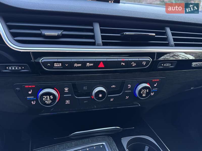 Внедорожник / Кроссовер Audi Q7 2017 в Черновцах