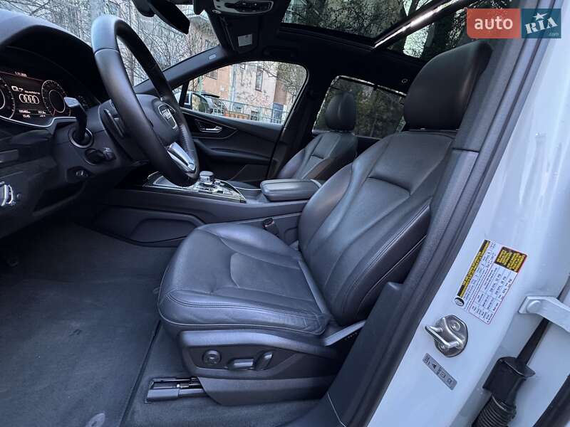 Внедорожник / Кроссовер Audi Q7 2017 в Черновцах
