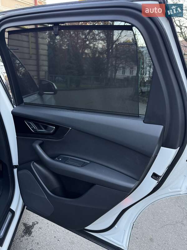 Внедорожник / Кроссовер Audi Q7 2017 в Черновцах