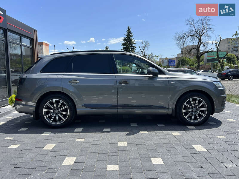 Позашляховик / Кросовер Audi Q7 2017 в Ужгороді