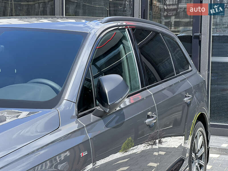 Позашляховик / Кросовер Audi Q7 2017 в Ужгороді