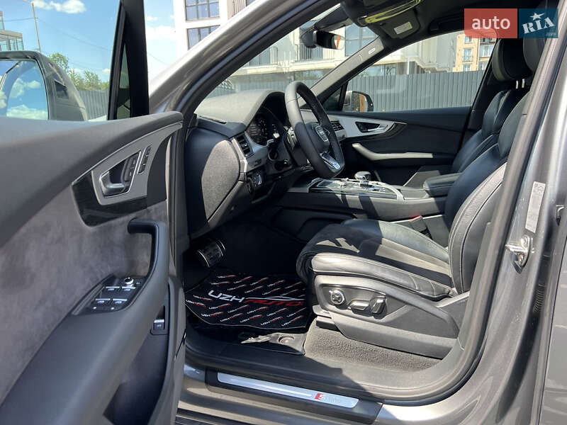 Позашляховик / Кросовер Audi Q7 2017 в Ужгороді