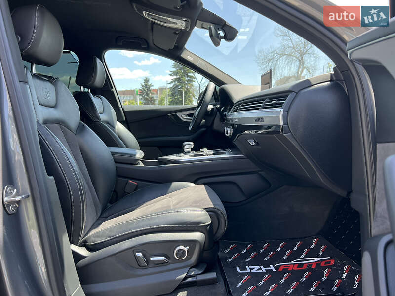 Позашляховик / Кросовер Audi Q7 2017 в Ужгороді